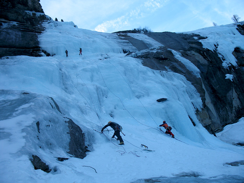 adventure climbing  - trial climbing get a first feeling for the ice